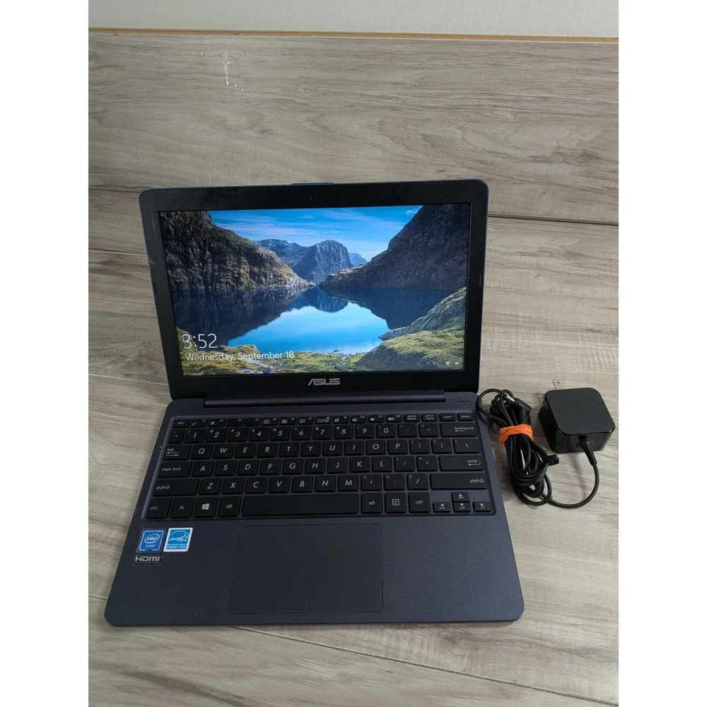 ASUS E203M Laptop | Intel Celeron N4000 | 4GB RAM | 30GB Hard Drive |